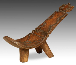 西非布基纳法索洛比人制作的镶钉椅