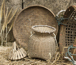 虽然竹篮是人类历史上最古老的工艺之一，但由于材料的精致，很难说它有多古老