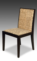 用非洲库巴布装饰的当代椅子