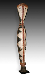 Bansonyi或蛇头饰超过8英尺。高大
