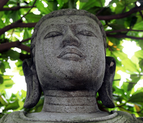 石佛是在印尼的一次购买之旅中发现的原始佛像