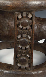 西非喀麦隆Bamileke人的雕刻凳子