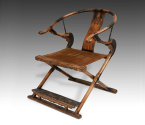 一个折叠王位马蹄形椅背椅