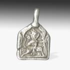 斑块护身符depicting Hanuman
